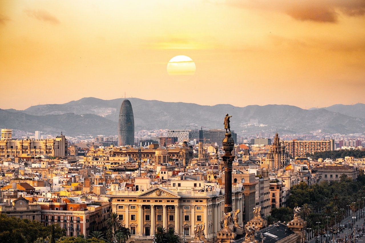 ESG Investing Guide for American Expats Living in Spain