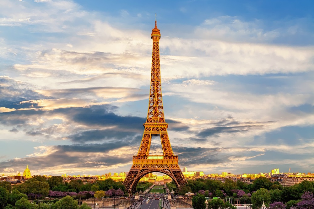 Investment Considerations for American Expats in France