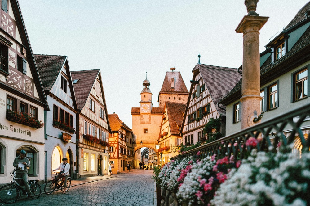 Investment Considerations for American Expats in Germany