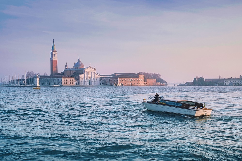 Investment Considerations for American Expats in Italy