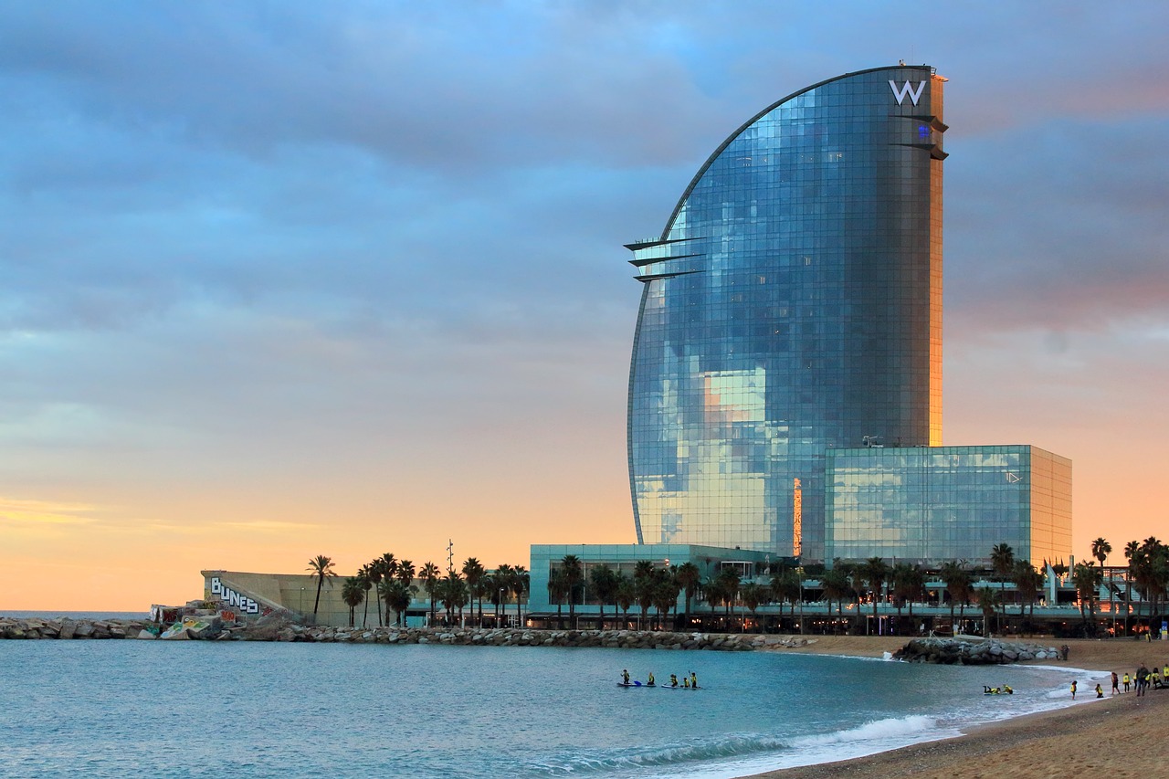 Investment Strategies for US Expats in Spain